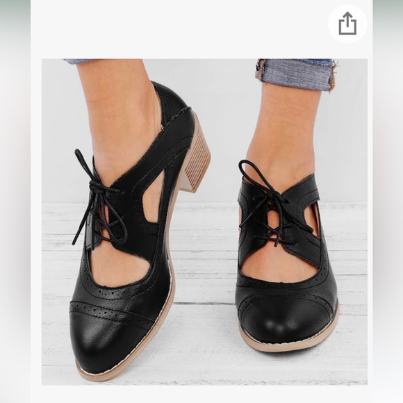 Black lace-up chunky heel oxford shoes, Size 6. - Picture 1 of 16